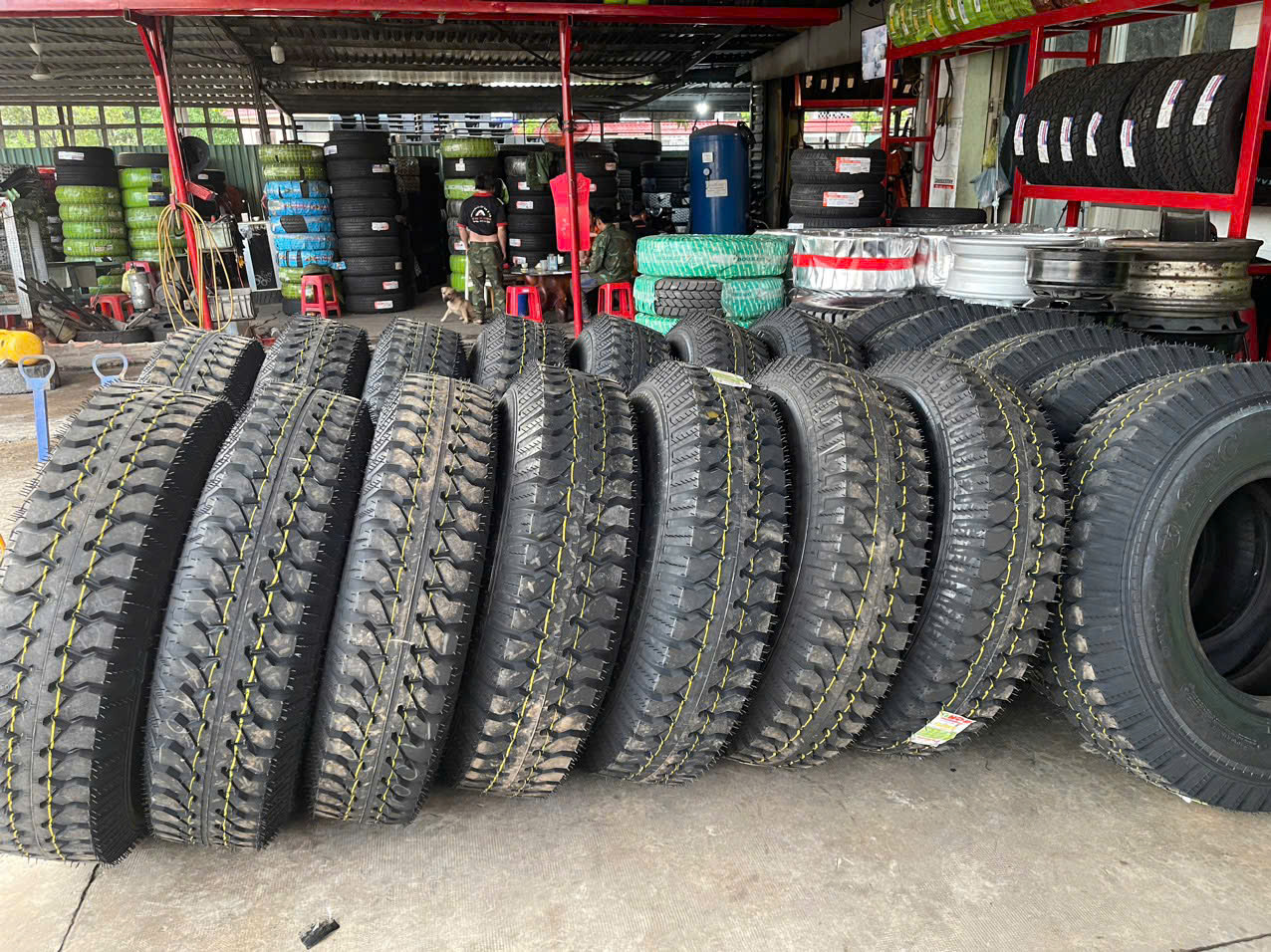 DỊCH VỤ CUNG CẤP LỐP XE TẢI, CONTAINER, UY TÍN GIÁ RẺ TẠI CẢNG BIỂN TRUNG TRUNG BỘ